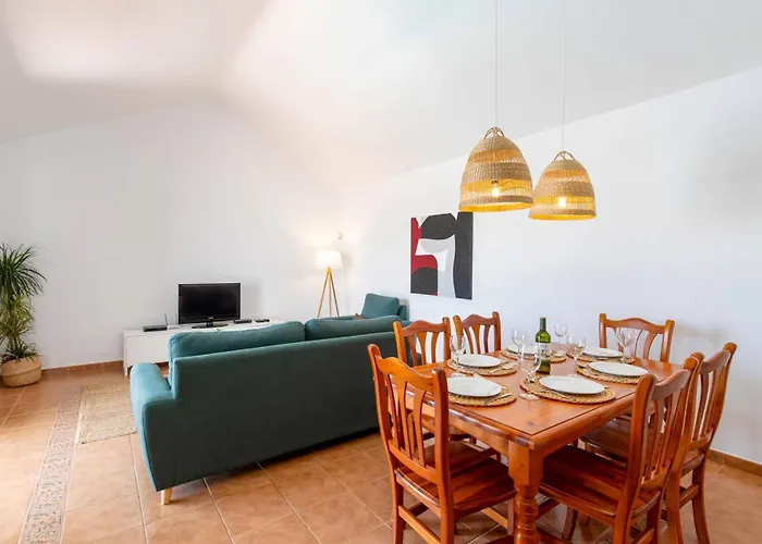 Christine By 빌라 티아즈